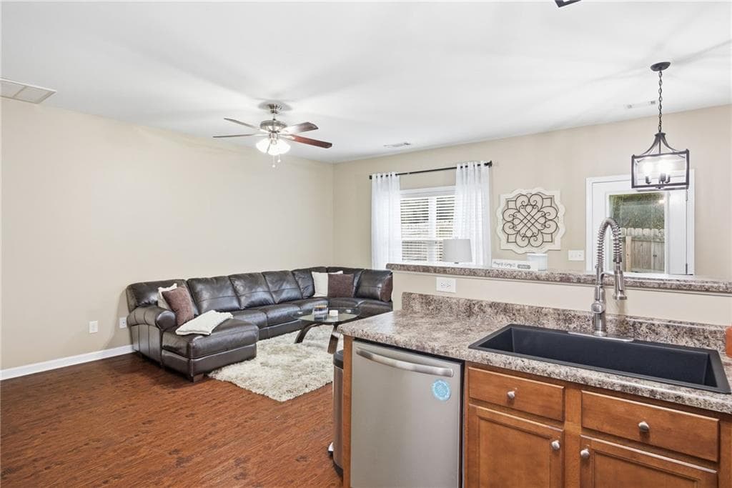 3 bedroom, 3 bathroom, 1,540 sq ft townhouse under contract at 536 Oakside Place, Acworth, GA 30102 — photo 6