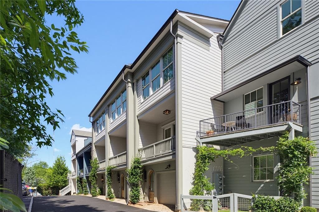 2 bedroom, 3 bathroom, 1,264 sq ft townhouse for sale at 230 Colebrook Street, Atlanta, GA 30307 — photo 2