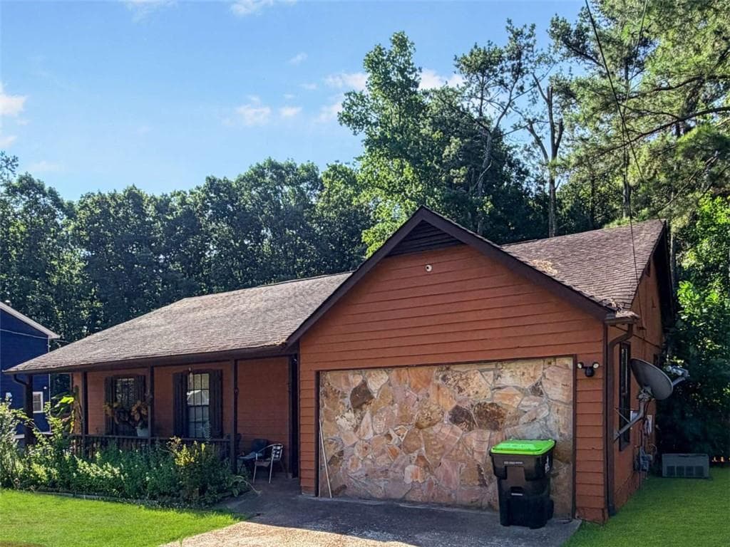 3 bedroom, 2 bathroom, 1,192 sq ft single family residence for sale at 5687 Pine Meadows Court, Morrow, GA 30260 — photo 2
