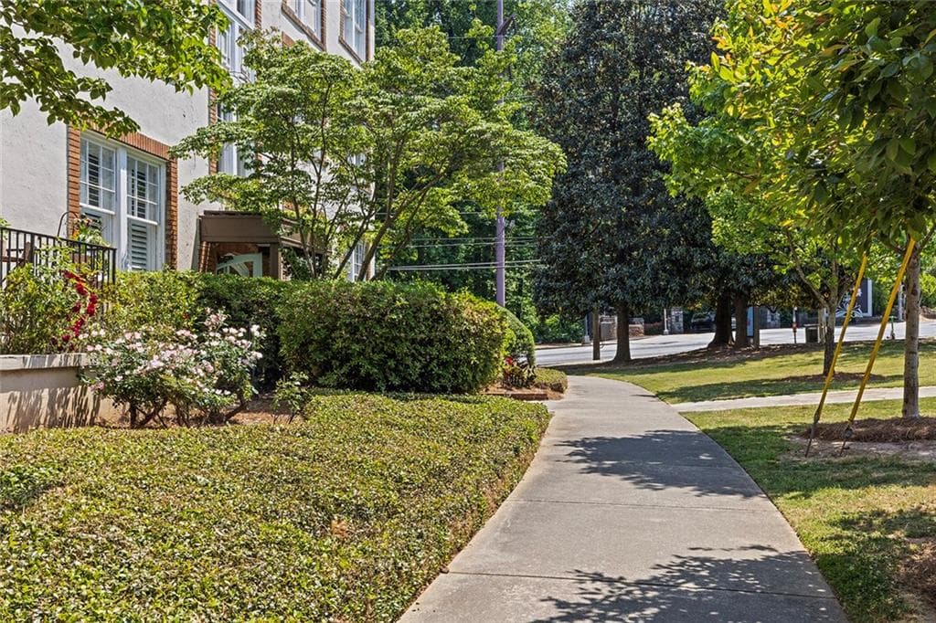 2 bedroom, 1 bathroom, 1,050 sq ft condominium for rent at 7 Park Lane J, Atlanta, GA 30309 for $2,650 a month — photo 2