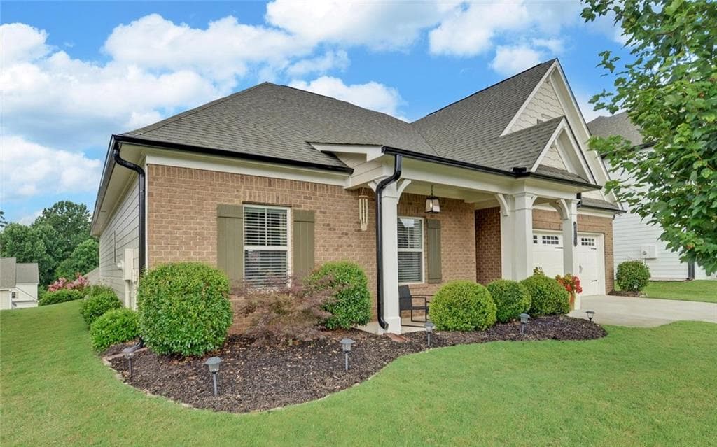 4 bedroom, 3 bathroom, 2,317 sq ft single family residence for sale at 4323 Clubside Drive, Gainesville, GA 30504 — photo 2