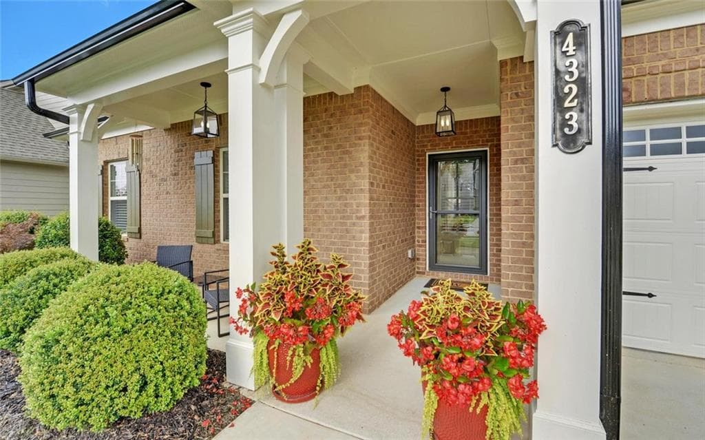 4 bedroom, 3 bathroom, 2,317 sq ft single family residence for sale at 4323 Clubside Drive, Gainesville, GA 30504 — photo 4