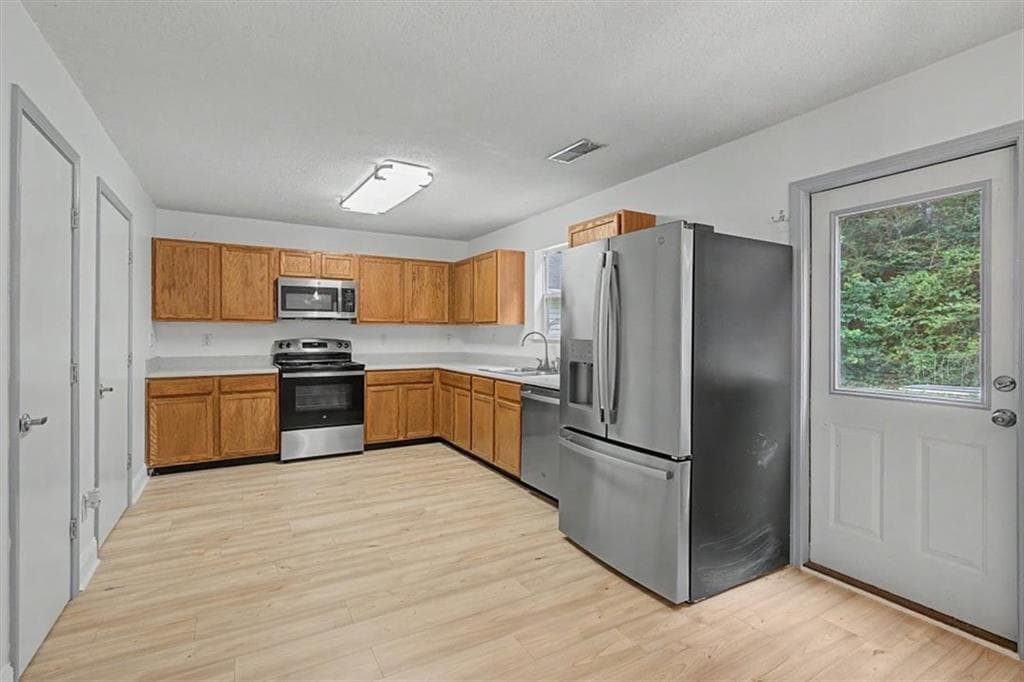 4 bedroom, 3 bathroom, 2,382 sq ft single family residence for sale at 1012 Sycamore Lane, Villa Rica, GA 30180 — photo 9