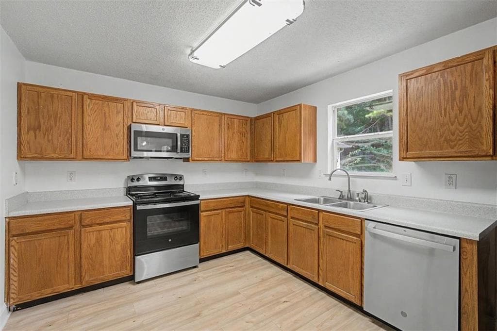 4 bedroom, 3 bathroom, 2,382 sq ft single family residence for sale at 1012 Sycamore Lane, Villa Rica, GA 30180 — photo 10