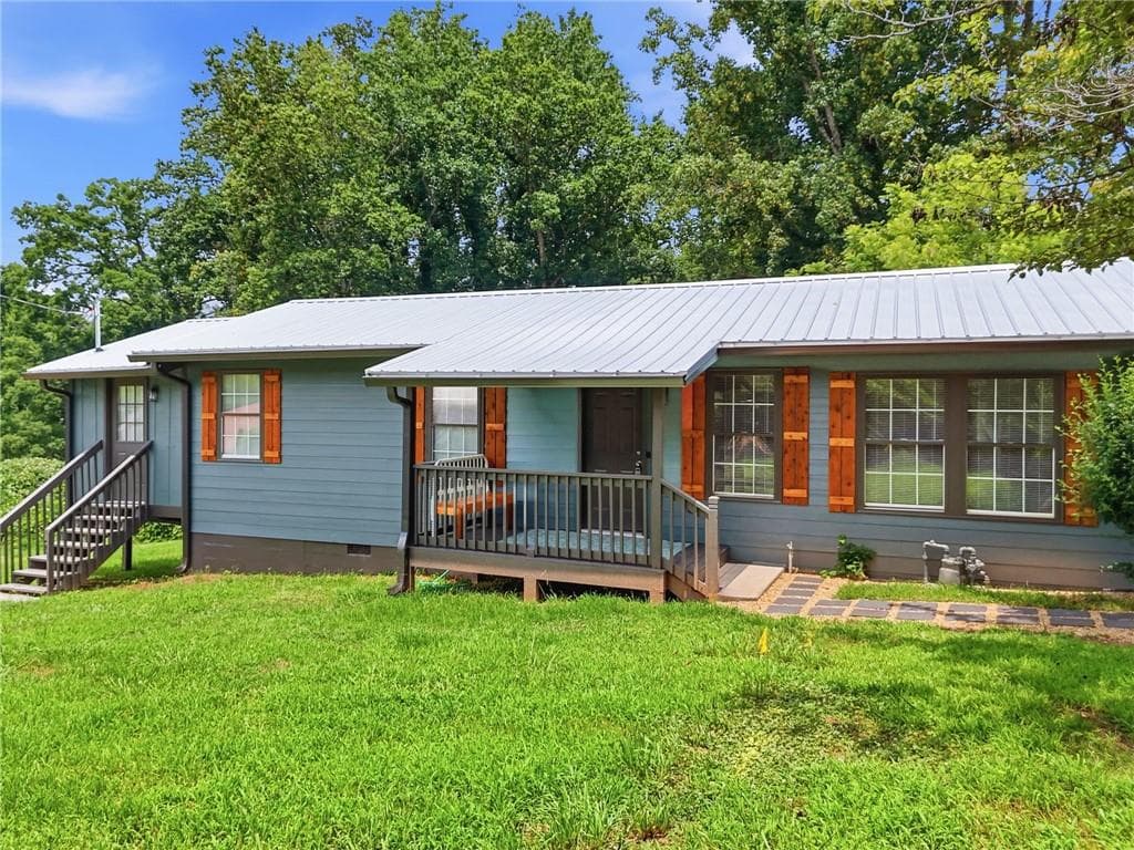 3 bedroom, 2 bathroom, 1,358 sq ft single family residence for sale at 165 Cherokee Avenue, Nelson, GA 30151 — photo 1 of 52