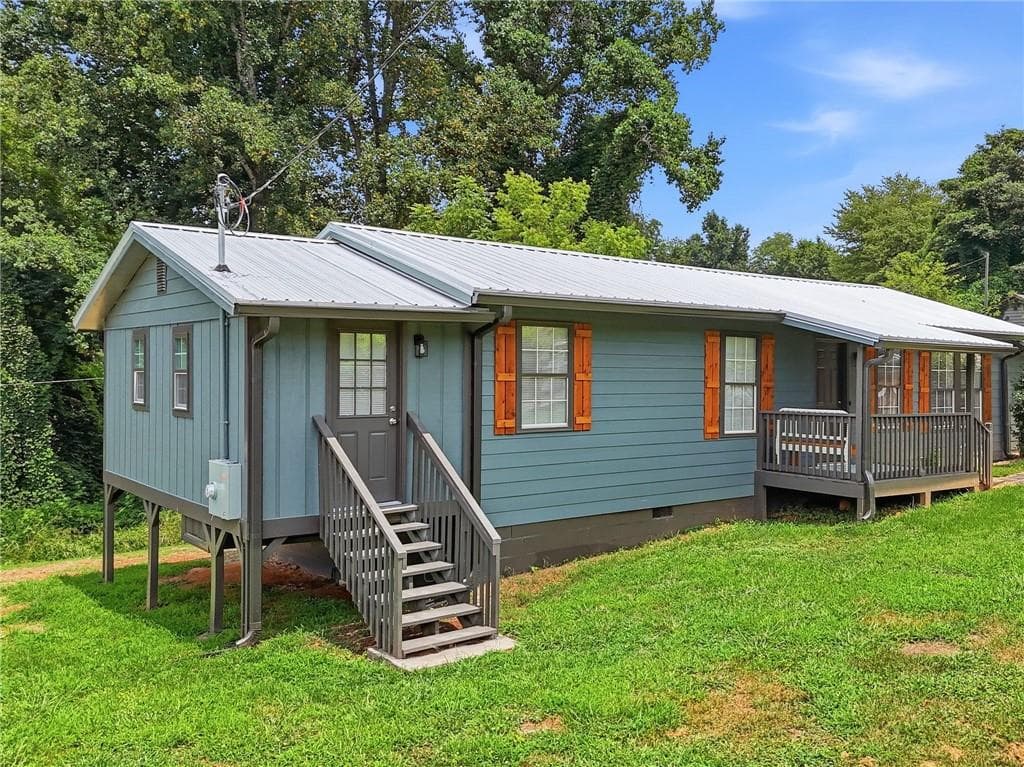 3 bedroom, 2 bathroom, 1,358 sq ft single family residence for sale at 165 Cherokee Avenue, Nelson, GA 30151 — photo 2