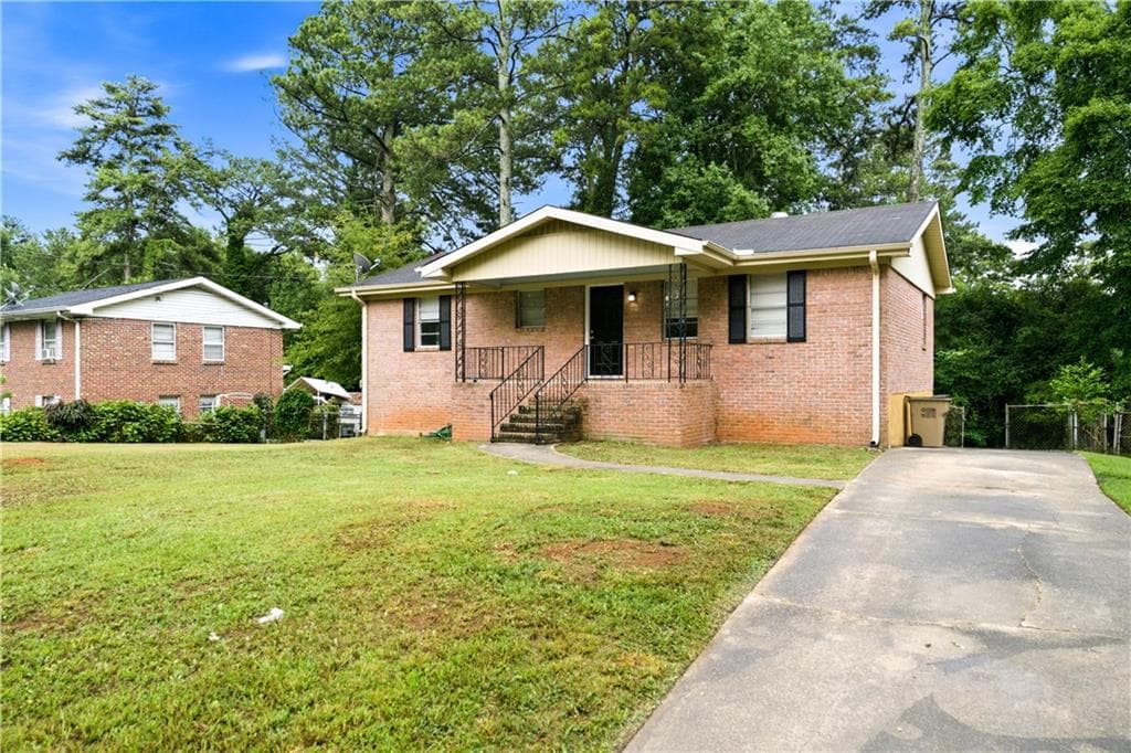 3 bedroom, 2 bathroom, 1,144 sq ft single family residence sold at 997 Pineglen Drive, Forest Park, GA 30297
