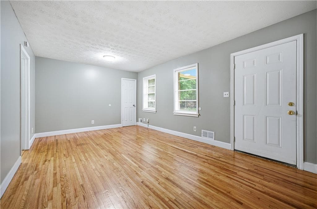 3 bedroom, 2 bathroom, 1,144 sq ft single family residence under contract at 997 Pineglen Drive, Forest Park, GA 30297 — photo 2