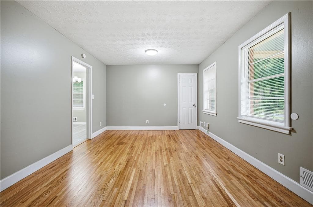 3 bedroom, 2 bathroom, 1,144 sq ft single family residence under contract at 997 Pineglen Drive, Forest Park, GA 30297 — photo 3