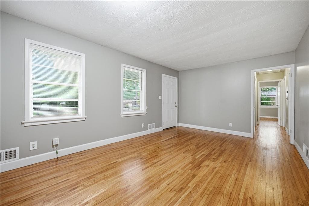 3 bedroom, 2 bathroom, 1,144 sq ft single family residence under contract at 997 Pineglen Drive, Forest Park, GA 30297 — photo 4