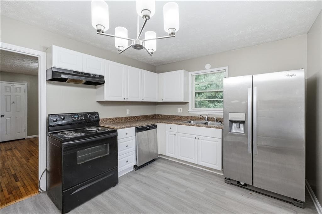 3 bedroom, 2 bathroom, 1,144 sq ft single family residence under contract at 997 Pineglen Drive, Forest Park, GA 30297 — photo 5