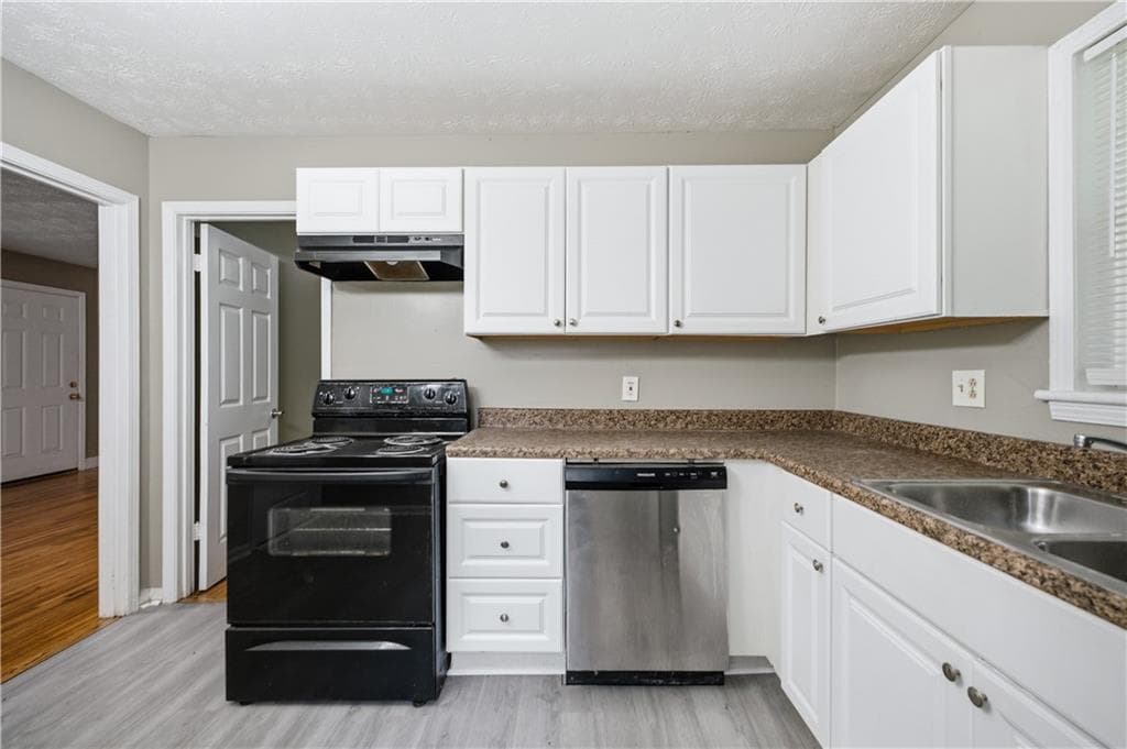 3 bedroom, 2 bathroom, 1,144 sq ft single family residence under contract at 997 Pineglen Drive, Forest Park, GA 30297 — photo 7