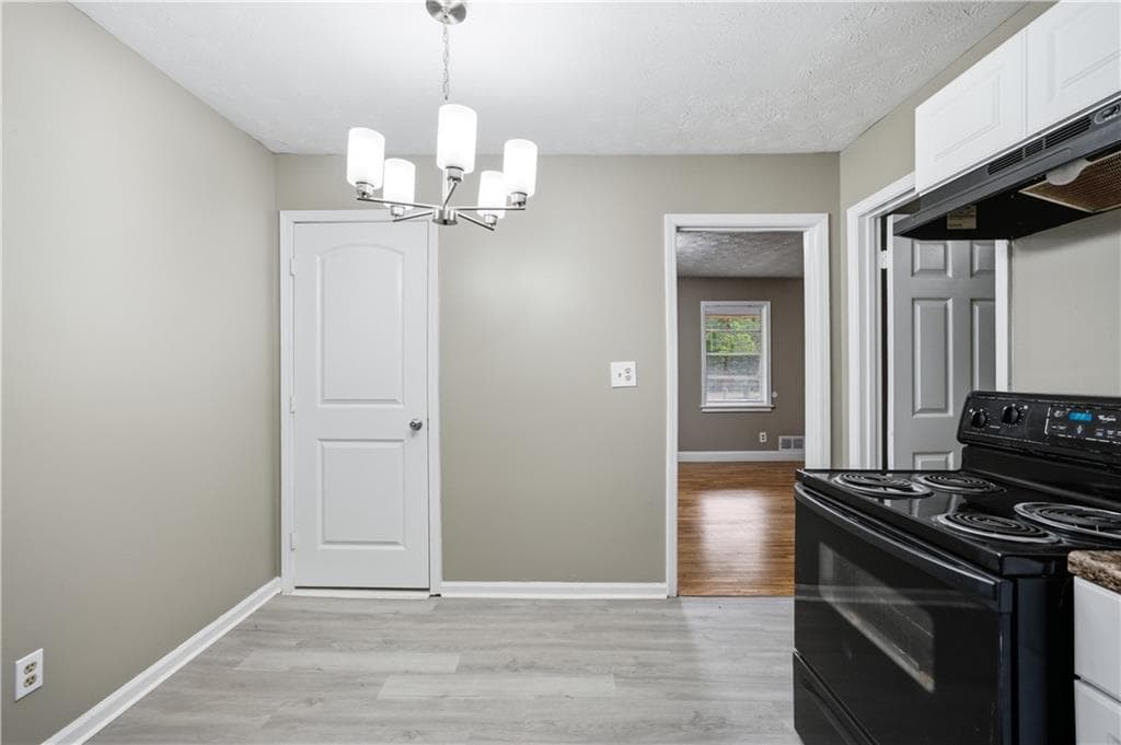 3 bedroom, 2 bathroom, 1,144 sq ft single family residence under contract at 997 Pineglen Drive, Forest Park, GA 30297 — photo 8