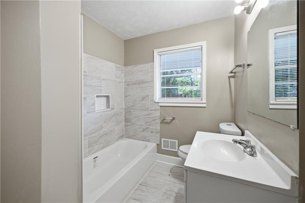 3 bedroom, 2 bathroom, 1,144 sq ft single family residence under contract at 997 Pineglen Drive, Forest Park, GA 30297 — photo 9