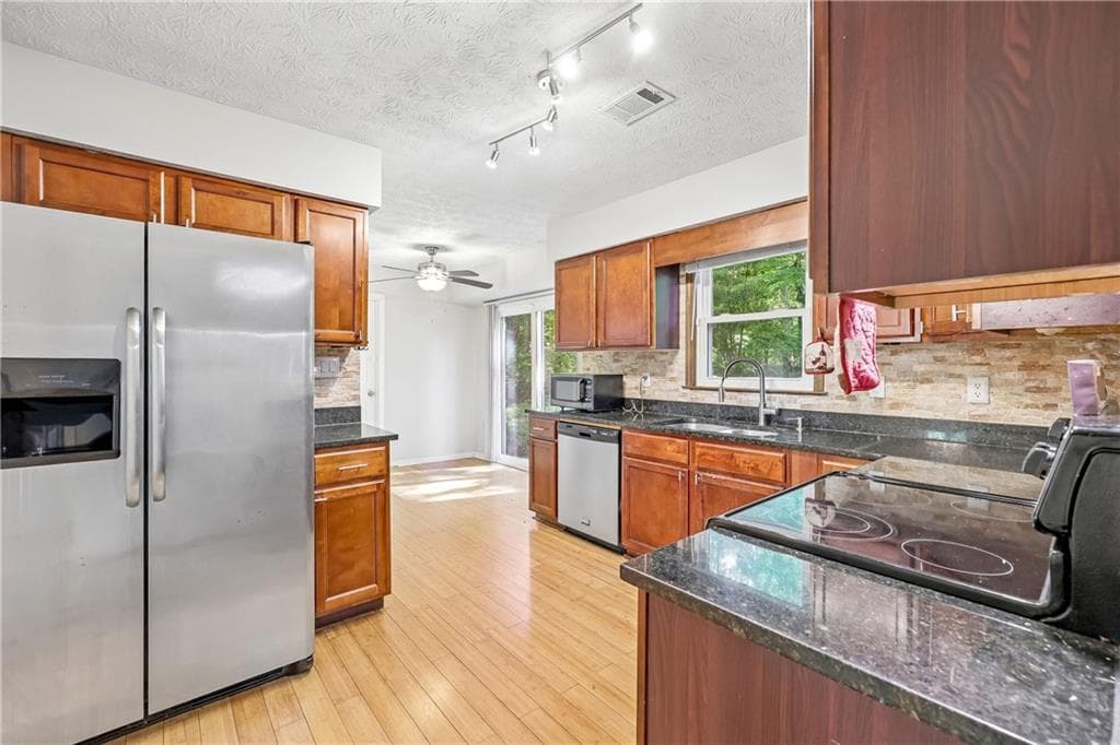 3 bedroom, 3 bathroom, 1,982 sq ft single family residence for sale at 1145 Christian Circle, Conyers, GA 30013 — photo 8