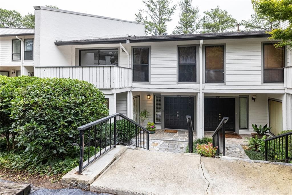 4 bedroom, 4 bathroom, 2,604 sq ft townhouse for sale at 3793 Paces Ferry West, Atlanta, GA 30339 — photo 1 of 56