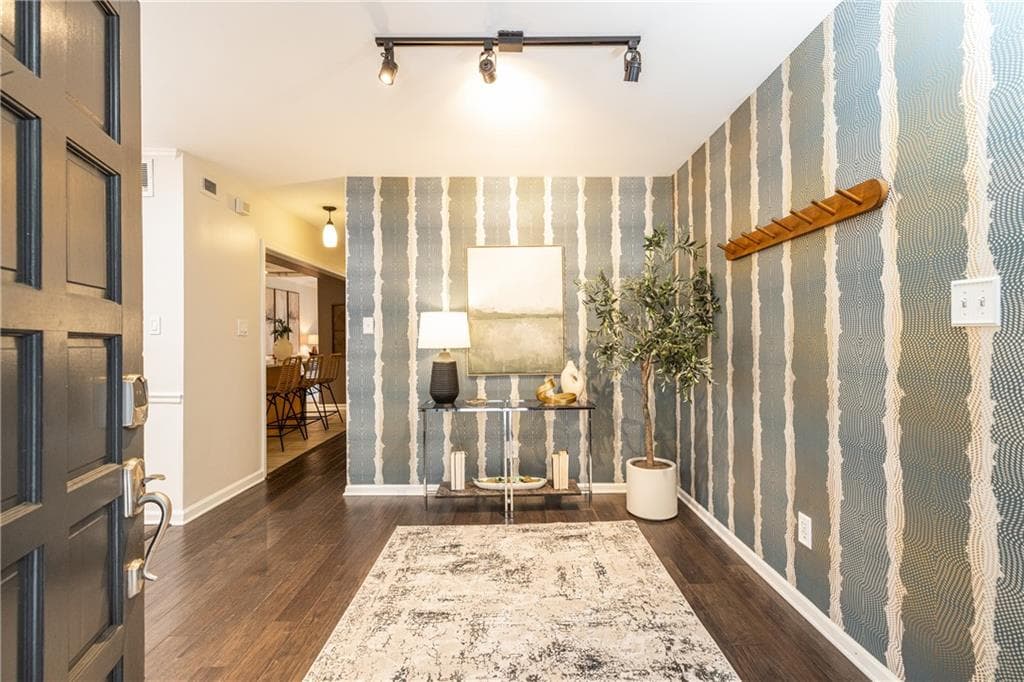 4 bedroom, 4 bathroom, 2,604 sq ft townhouse for sale at 3793 Paces Ferry West, Atlanta, GA 30339 — photo 4