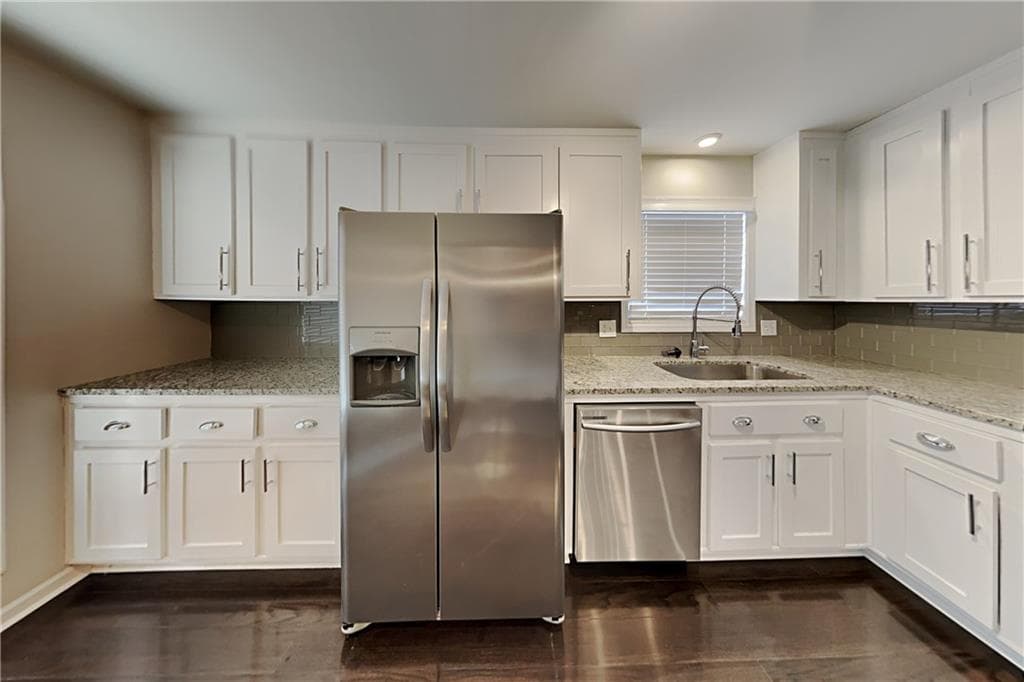 5 bedroom, 3 bathroom, 2,424 sq ft single family residence for sale at 2929 Manitoba Lane, Marietta, GA 30062 — photo 3