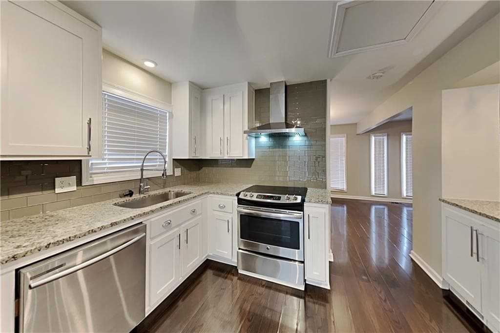 5 bedroom, 3 bathroom, 2,424 sq ft single family residence for sale at 2929 Manitoba Lane, Marietta, GA 30062 — photo 4