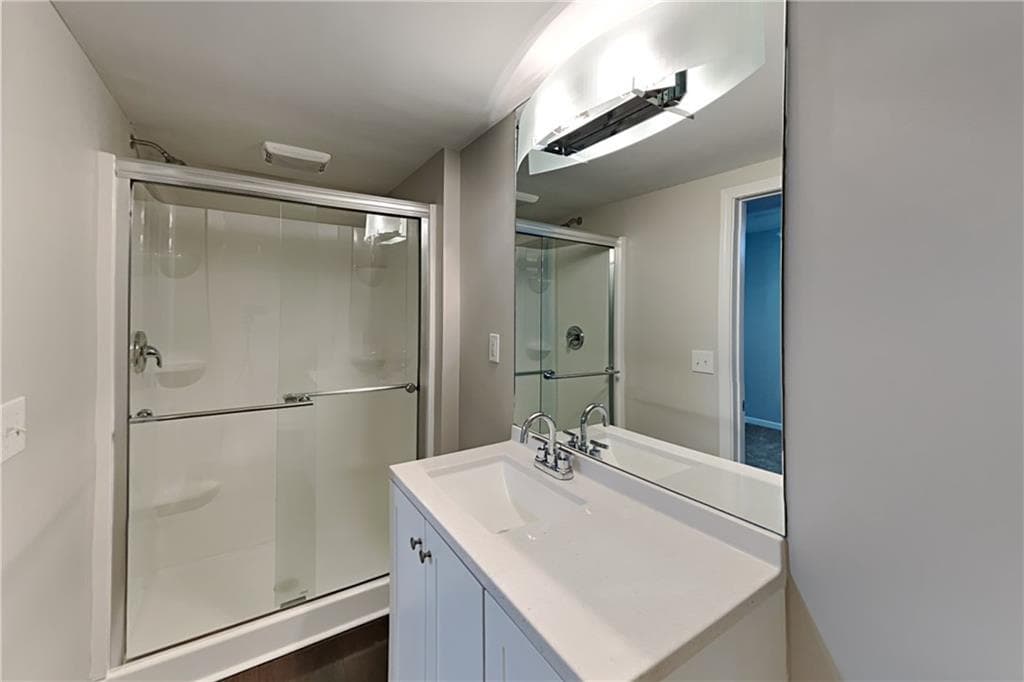 5 bedroom, 3 bathroom, 2,424 sq ft single family residence for sale at 2929 Manitoba Lane, Marietta, GA 30062 — photo 5
