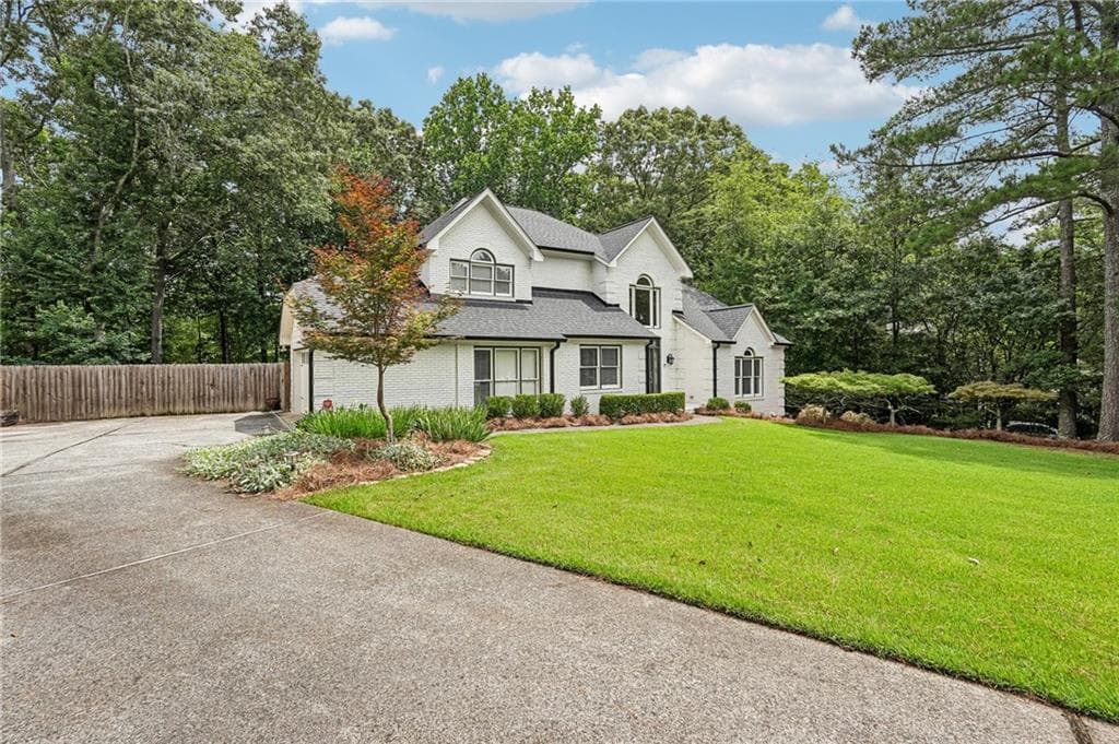 5 bedroom, 4 bathroom, 3,434 sq ft single family residence for sale at 5170 Forest Run Trace, Johns Creek, GA 30022 — photo 2