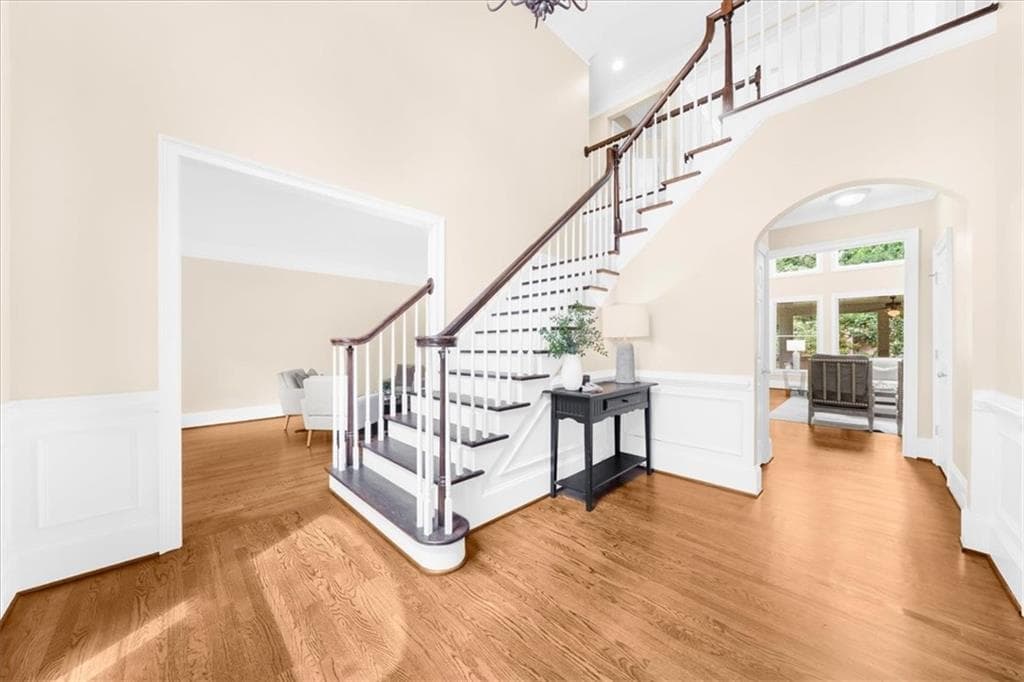 6 bedroom, 5 bathroom, 6,342 sq ft single family residence under contract at 230 Willow Glade Point, Johns Creek, GA 30022 — photo 4