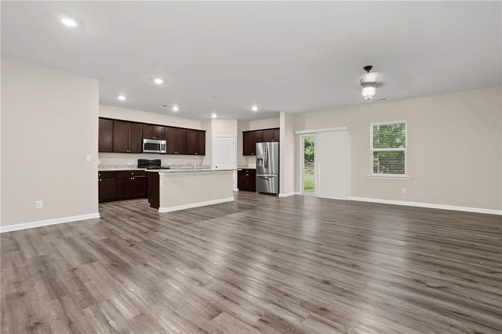 5 bedroom, 3 bathroom, 2,850 sq ft single family residence for sale at 3164 Baylor Circle, Mcdonough, GA 30253 — photo 7