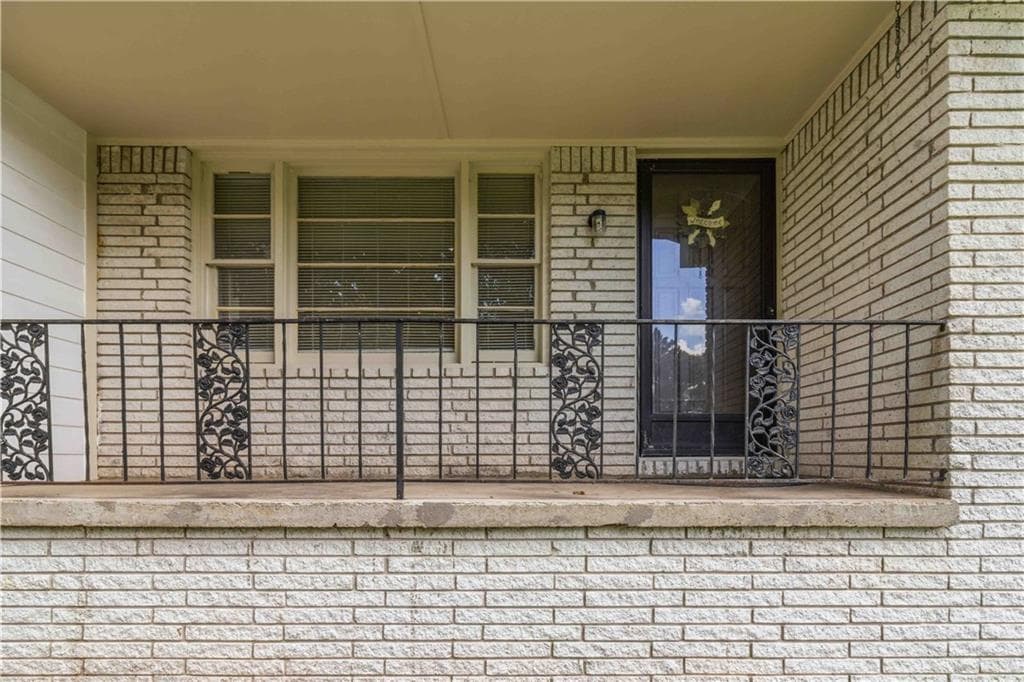 3 bedroom, 2 bathroom, 1,866 sq ft single family residence under contract at 4406 Arcadia Drive, Norcross, GA 30093 — photo 3