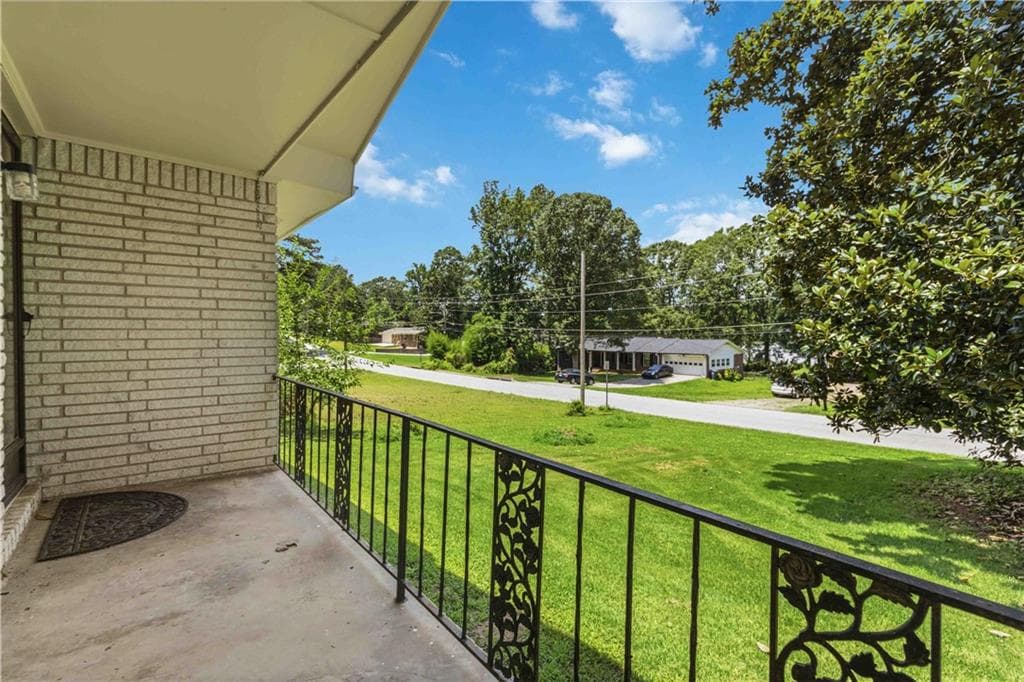 3 bedroom, 2 bathroom, 1,866 sq ft single family residence under contract at 4406 Arcadia Drive, Norcross, GA 30093 — photo 4