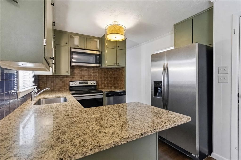 3 bedroom, 2 bathroom, 1,866 sq ft single family residence under contract at 4406 Arcadia Drive, Norcross, GA 30093 — photo 10