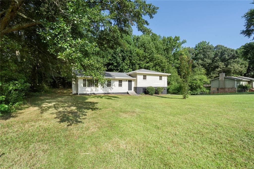 3 bedroom, 2 bathroom, 1,520 sq ft single family residence under contract at 5525 Oak Grove Drive, Acworth, GA 30102 — photo 2