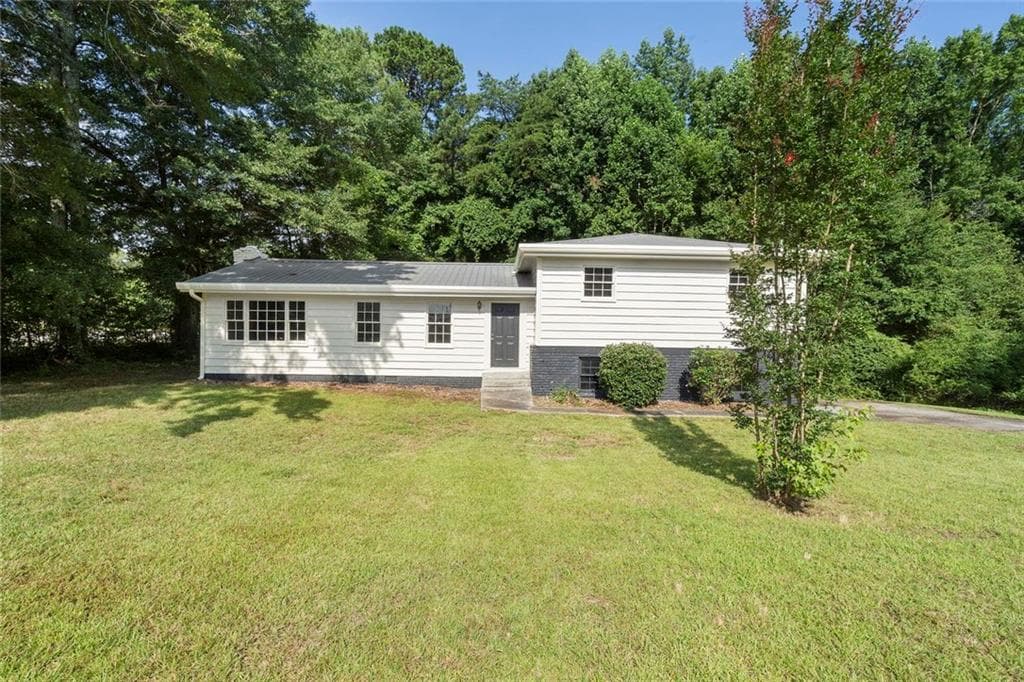 3 bedroom, 2 bathroom, 1,520 sq ft single family residence under contract at 5525 Oak Grove Drive, Acworth, GA 30102 — photo 3