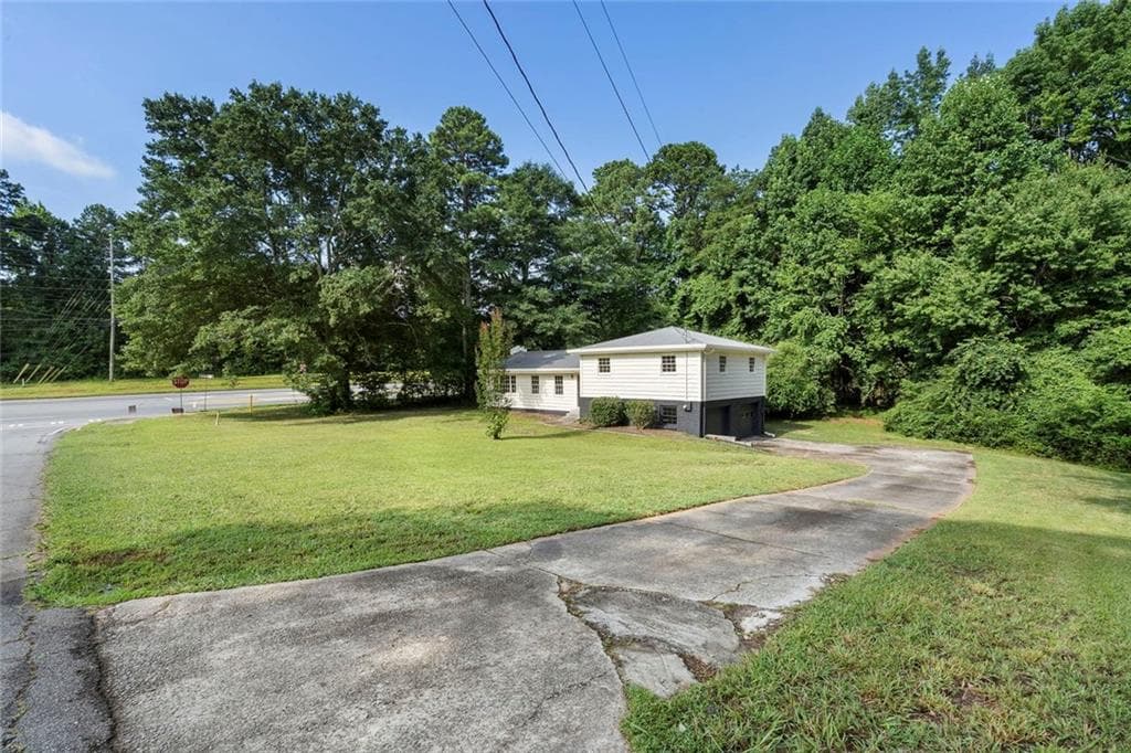 3 bedroom, 2 bathroom, 1,520 sq ft single family residence under contract at 5525 Oak Grove Drive, Acworth, GA 30102 — photo 4