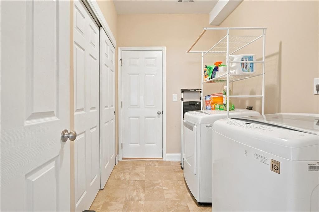 4 bedroom, 3 bathroom, 2,972 sq ft single family residence for sale at 3965 Hemingway Drive, Powder Springs, GA 30127 — photo 7