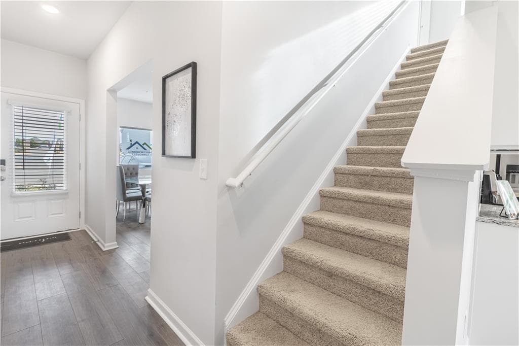 3 bedroom, 3 bathroom, 1,315 sq ft townhouse for sale at 90 Vickers Point Drive, Fairburn, GA 30213 — photo 6