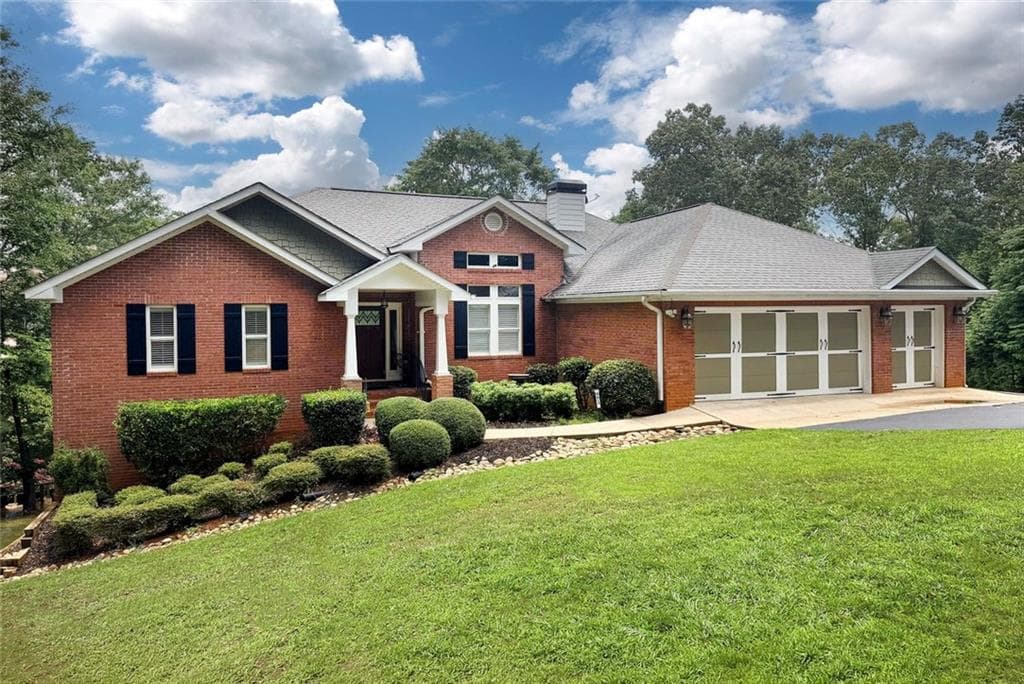 4 bedroom, 3 bathroom, 4,382 sq ft single family residence under contract at 7913 S Barkers Bend Drive, Murrayville, GA 30564