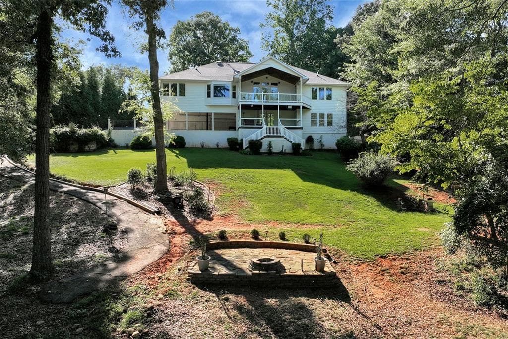 4 bedroom, 3 bathroom, 4,382 sq ft single family residence under contract at 7913 S Barkers Bend Drive, Murrayville, GA 30564 — photo 7