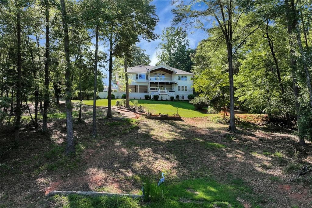 4 bedroom, 3 bathroom, 4,382 sq ft single family residence under contract at 7913 S Barkers Bend Drive, Murrayville, GA 30564 — photo 8