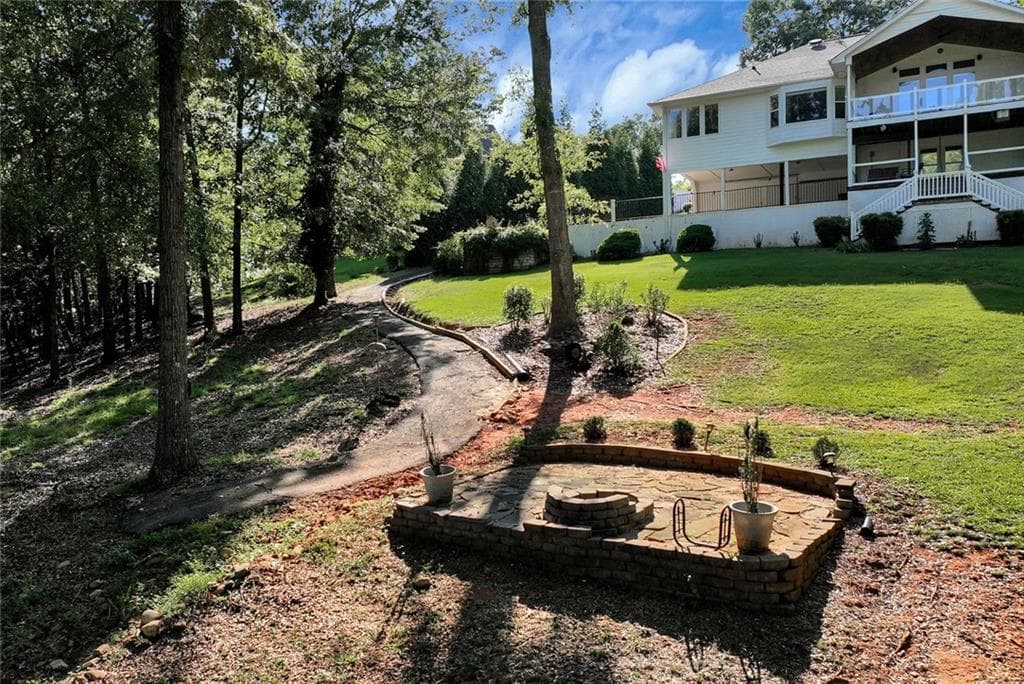 4 bedroom, 3 bathroom, 4,382 sq ft single family residence under contract at 7913 S Barkers Bend Drive, Murrayville, GA 30564 — photo 9