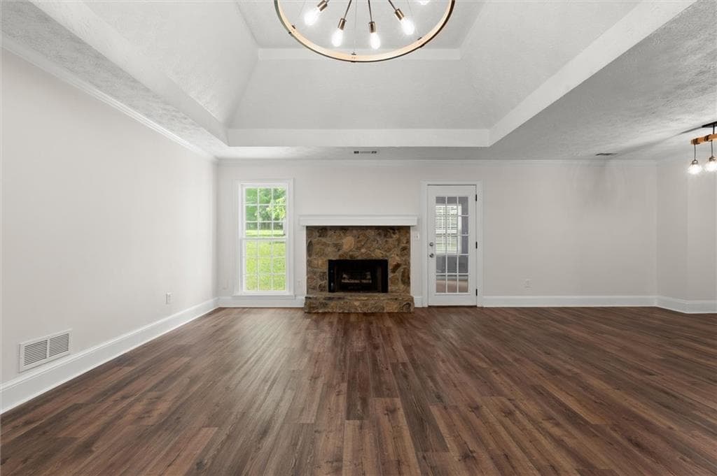 4 bedroom, 3 bathroom, 2,037 sq ft single family residence under contract at 5015 Logans Run, Loganville, GA 30052 — photo 6