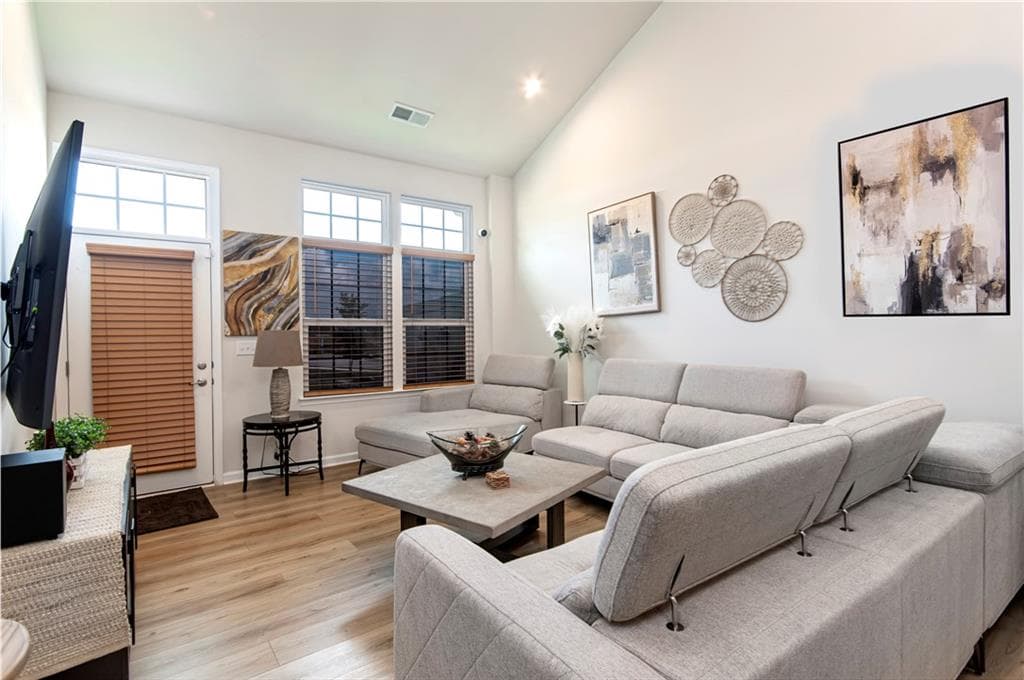 3 bedroom, 3 bathroom, 2,198 sq ft townhouse for sale at 420 Bancroft Street, Mcdonough, GA 30253 — photo 6