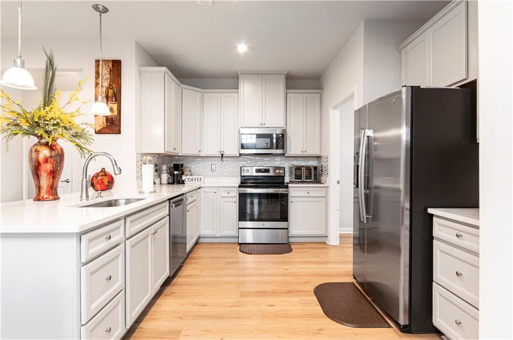 3 bedroom, 3 bathroom, 2,198 sq ft townhouse for sale at 420 Bancroft Street, Mcdonough, GA 30253 — photo 4