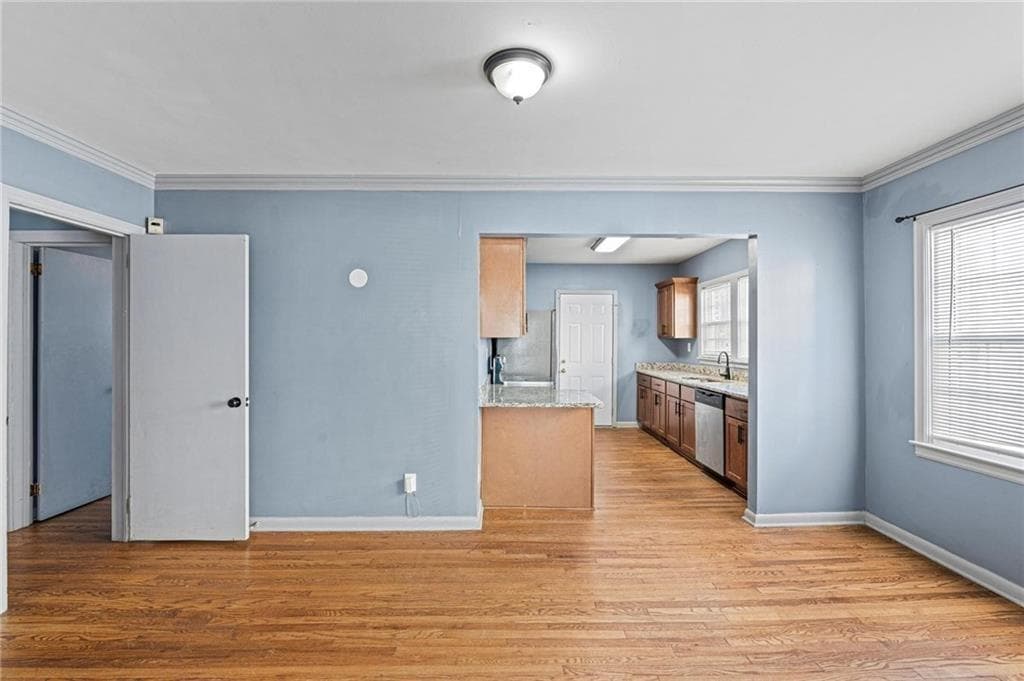 5 bedroom, 3 bathroom, 1,295 sq ft single family residence for sale at 280 Holly Road, Atlanta, GA 30314 — photo 4