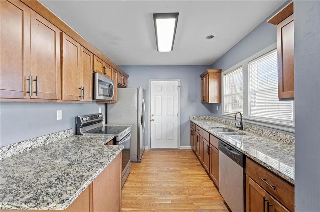 5 bedroom, 3 bathroom, 1,295 sq ft single family residence for sale at 280 Holly Road, Atlanta, GA 30314 — photo 5