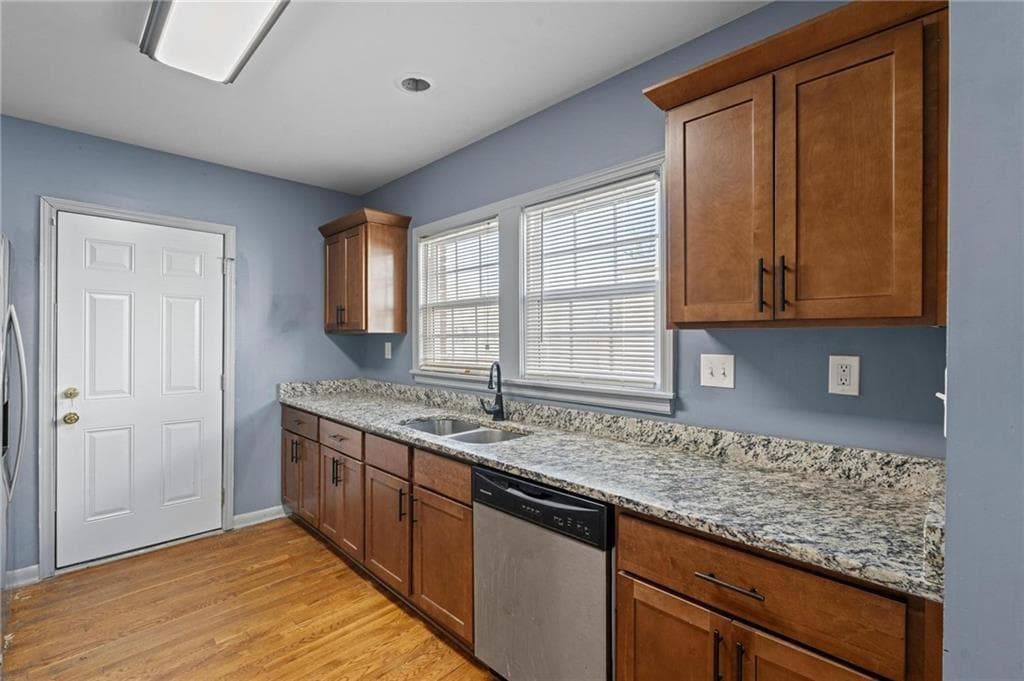 5 bedroom, 3 bathroom, 1,295 sq ft single family residence for sale at 280 Holly Road, Atlanta, GA 30314 — photo 6