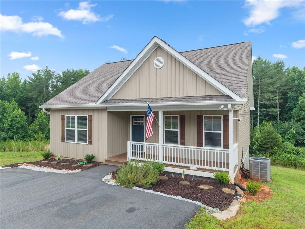 4 bedroom, 4 bathroom, 2,565 sq ft single family residence under contract at 54 Great Works Drive, Dahlonega, GA 30533 — photo 3