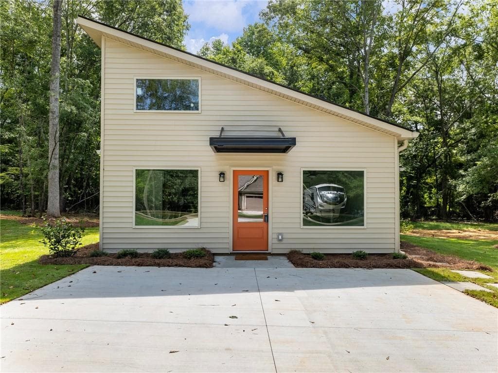 2 bedroom, 2 bathroom, 1,008 sq ft single family residence for rent at 8083 Beachwood Drive, Murrayville, GA 30564 for $1,950 a month — photo 2