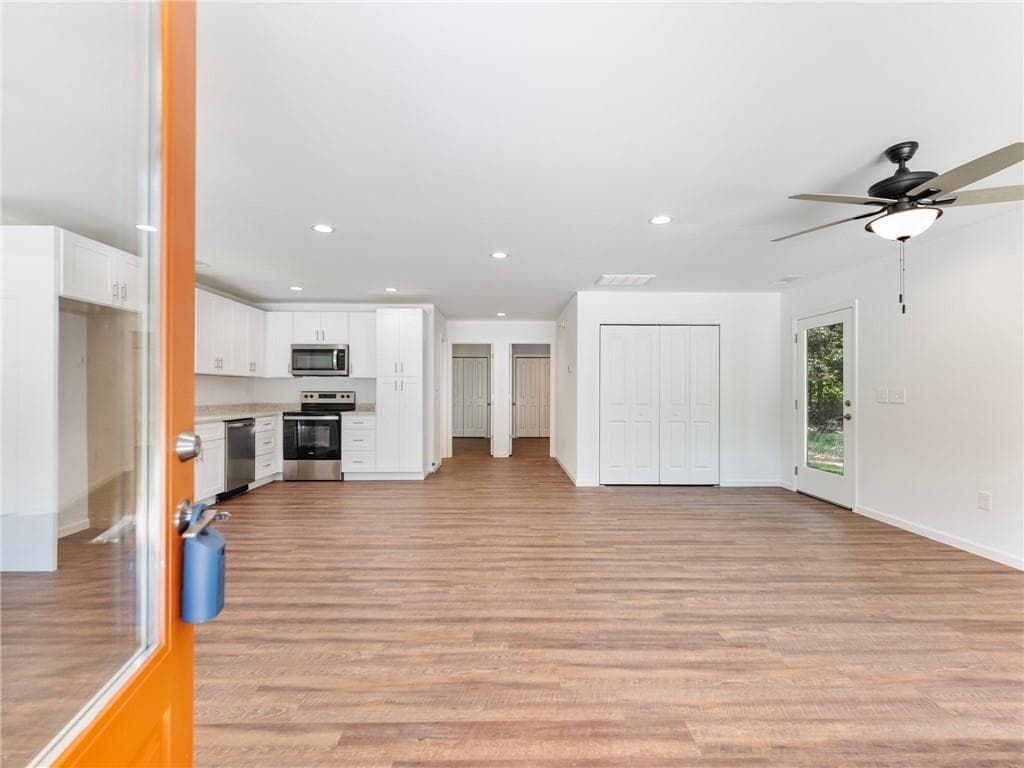 2 bedroom, 2 bathroom, 1,008 sq ft single family residence for rent at 8083 Beachwood Drive, Murrayville, GA 30564 for $1,950 a month — photo 3