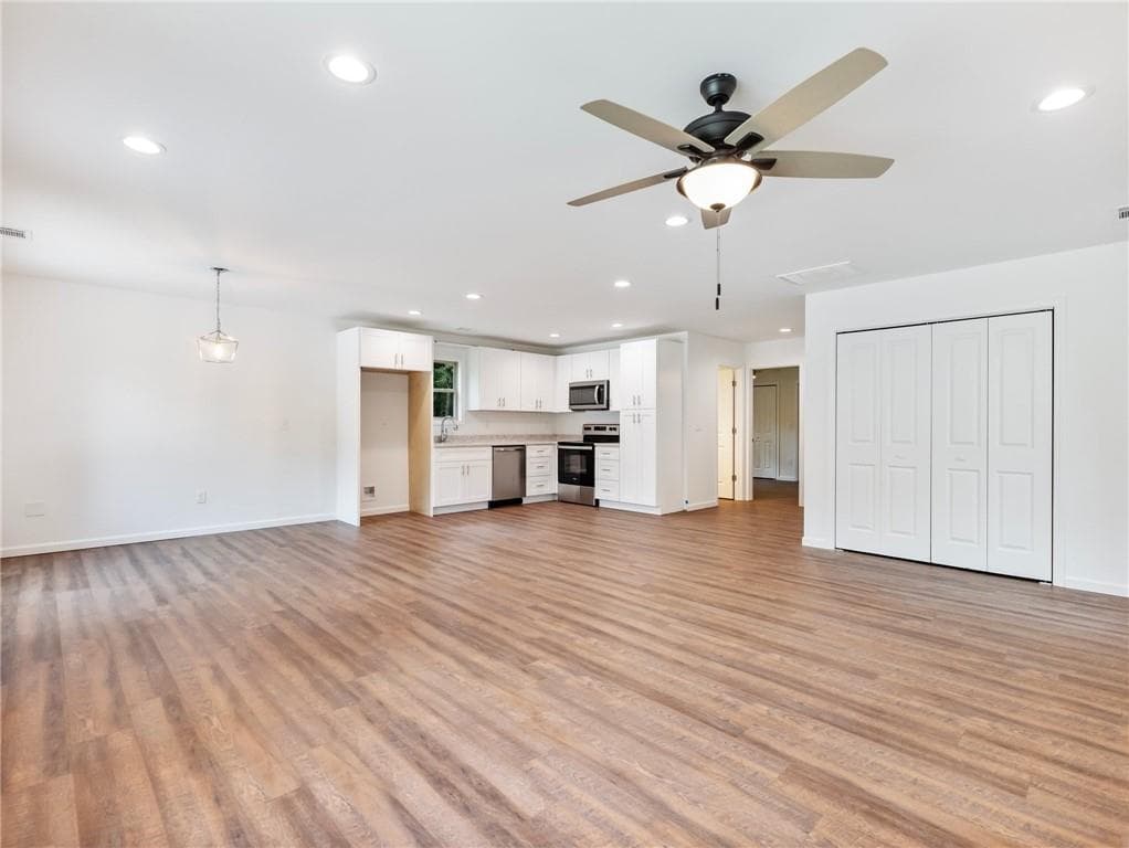 2 bedroom, 2 bathroom, 1,008 sq ft single family residence for rent at 8083 Beachwood Drive, Murrayville, GA 30564 for $1,950 a month — photo 6