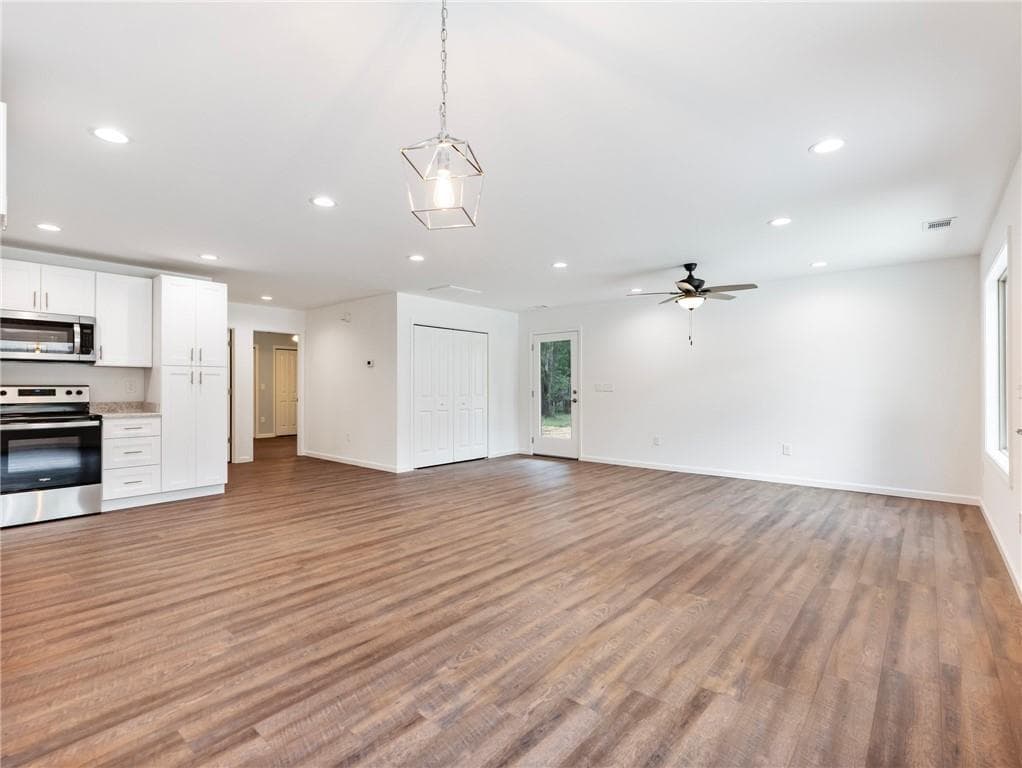 2 bedroom, 2 bathroom, 1,008 sq ft single family residence for rent at 8083 Beachwood Drive, Murrayville, GA 30564 for $1,950 a month — photo 9
